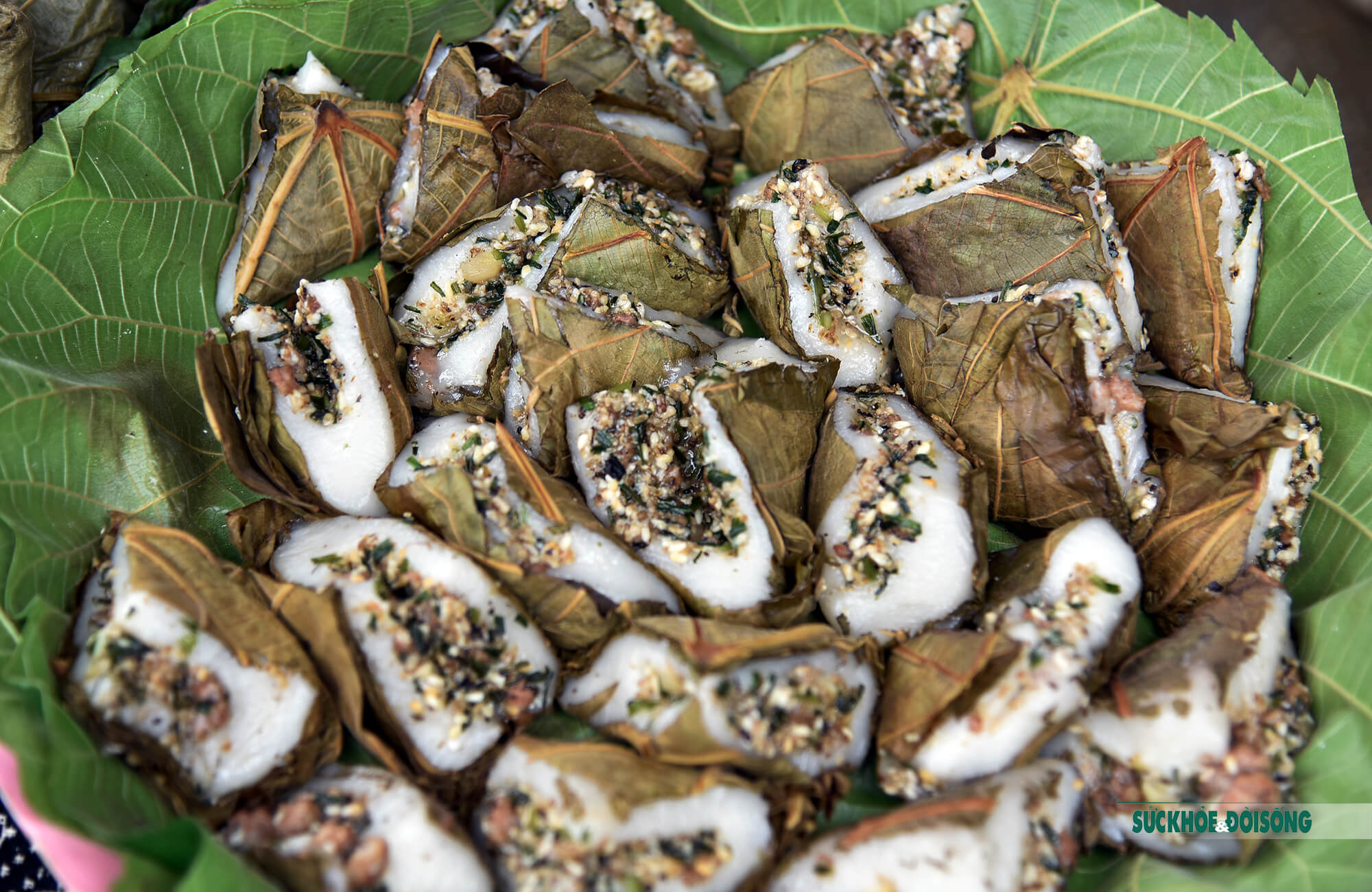 The secret to making Lam Binh specialty ant egg cake | Tuyen Quang