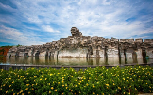 Tượng đài Mẹ Thứ - tượng đài mẹ Việt Nam anh hùng lớn nhất Việt Nam