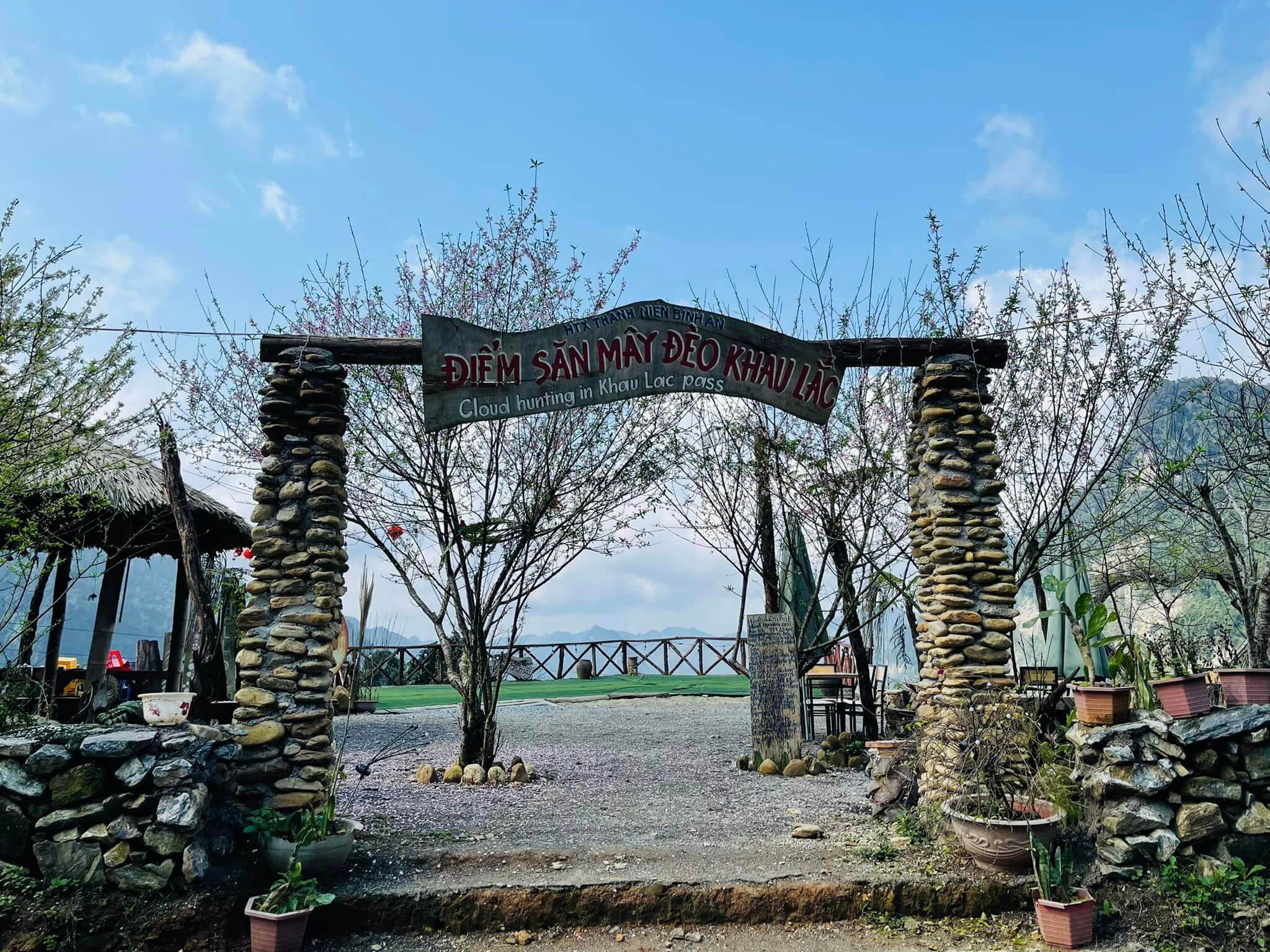 CUNG ĐƯỜNG SĂN MÂY NGẮM HOA ĐÀO NỞ TẠI XỨ TUYÊN