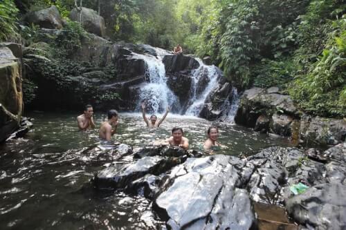 アオ ジオイ スオイ ティエンに遊びに来る観光客