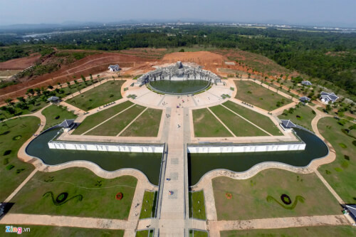 Tượng đài Mẹ Thứ - huyền thoại mẹ Việt Nam anh hùng