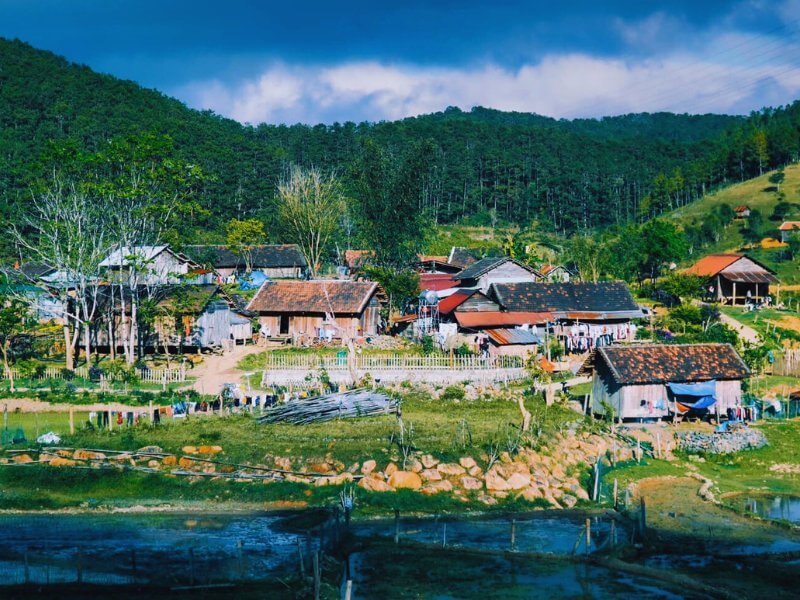 Làng du lịch cộng đồng Kon Bring