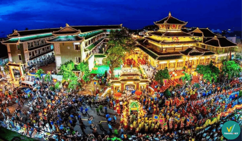 ベトナムの有名な祭りが観光客を惹きつける