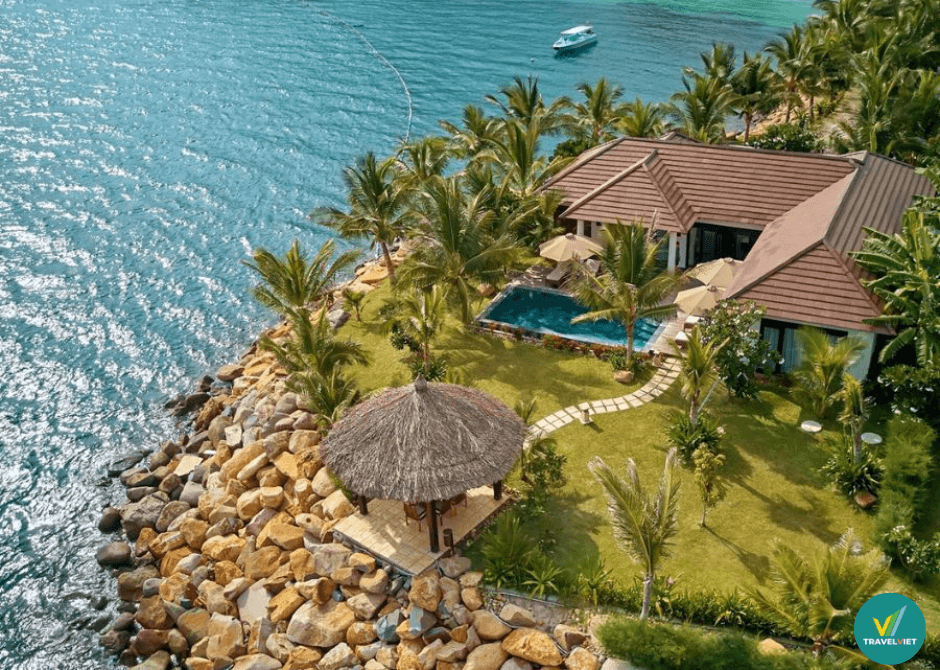 素晴らしい休暇を過ごすためのカインホアの豪華で輝く美しいヴィラ トップ 12