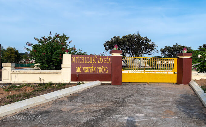 ヌグエンひもの寺院と墓エリア