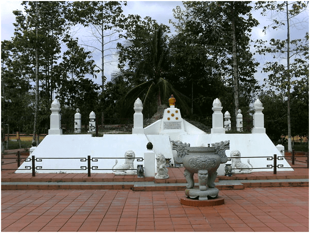 Mộ Nguyễn Đức Ứng và 27 Nghĩa binh chống Pháp