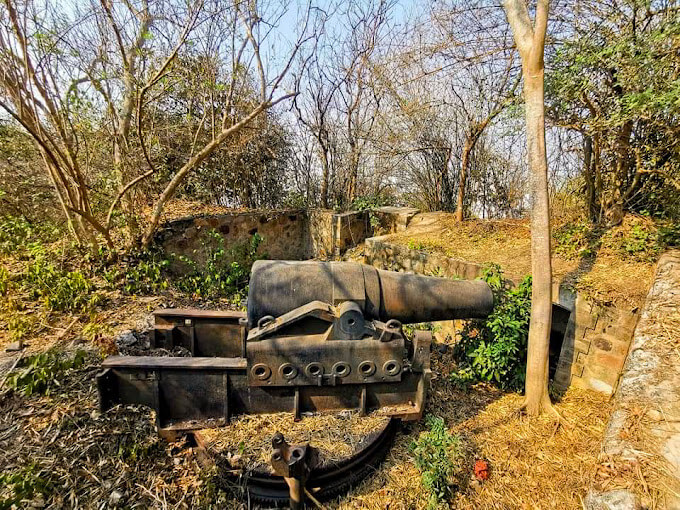 タオ・フィン山（小さな山）での砲撃戦の記念碑
