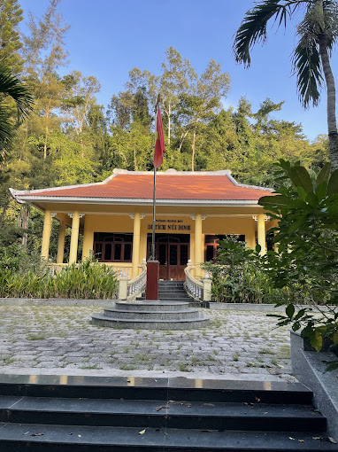 Nui Dinhベースエリアの歴史的遺物