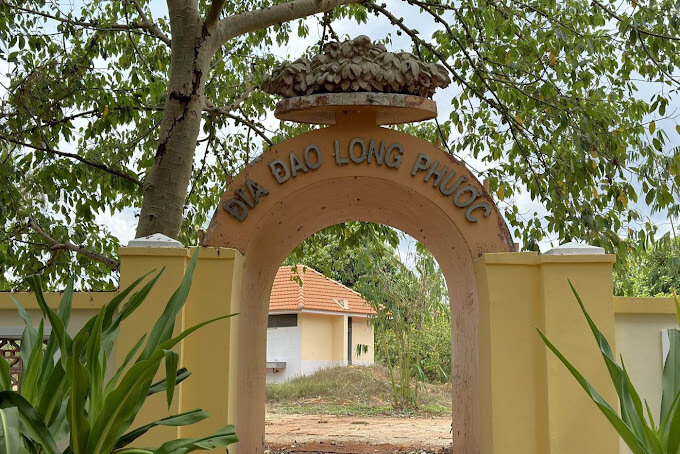 長いプオックトンネルの歴史的サイト