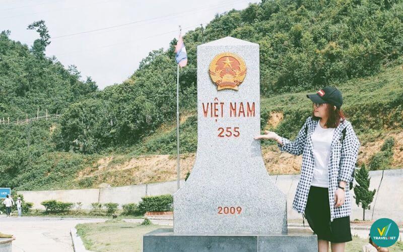 チェックイン有名なベトナムの国境のマイルストーンは、国の主権を示す