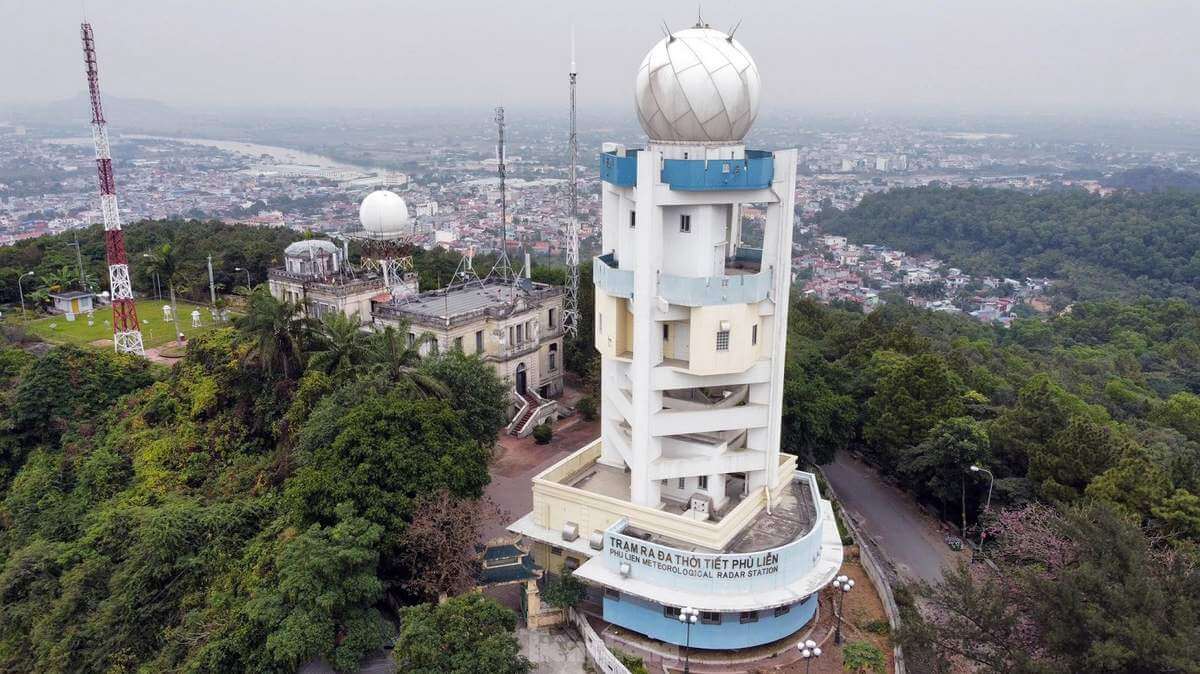 Trạm ra đa thời tiết Phù Liễn nằm nổi bật giữa đất trời Hải Phòng.