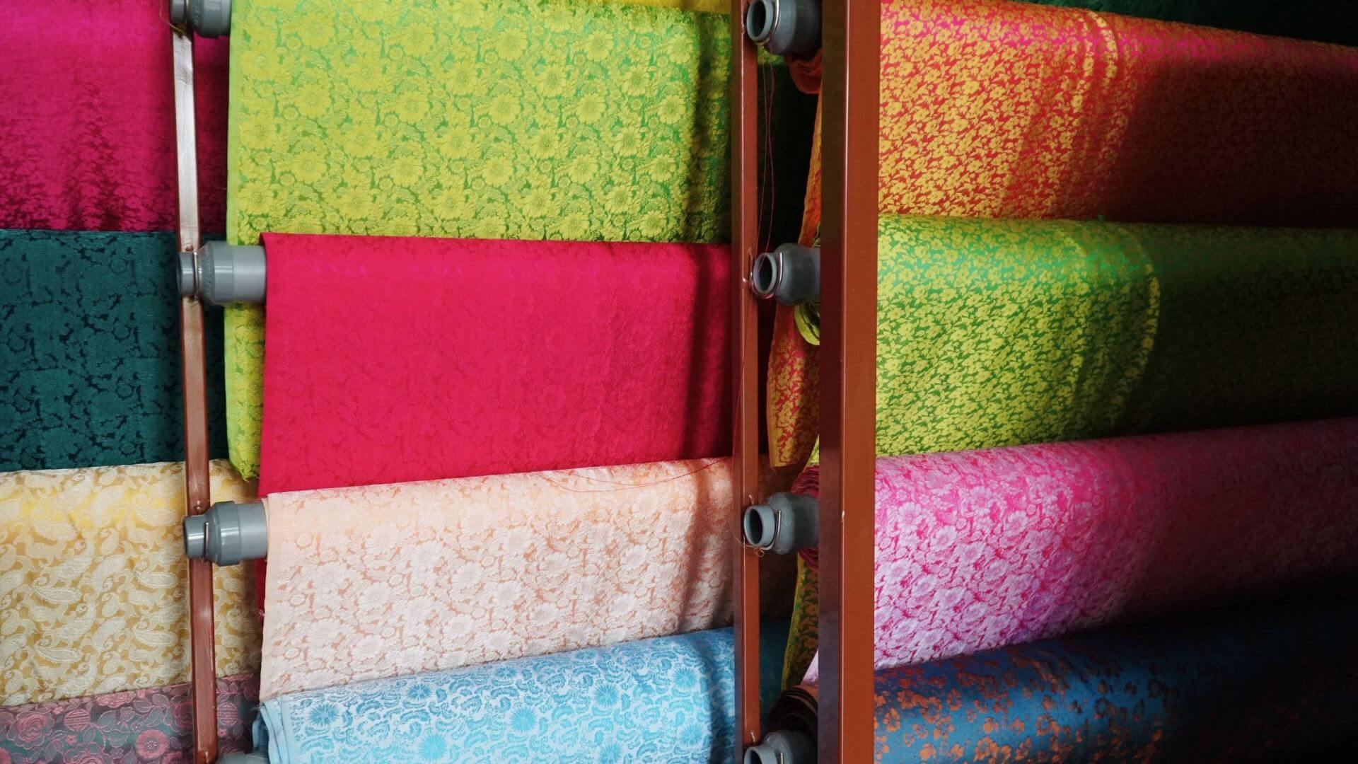 Làng dệt lụa tơ tằm Nha Xá