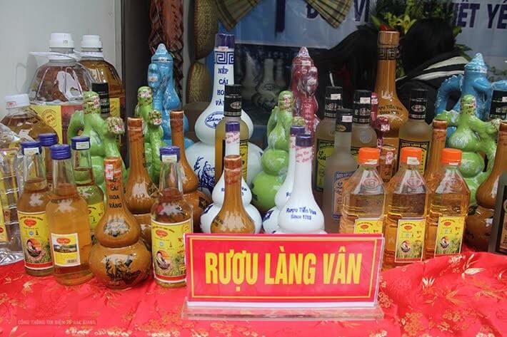 Làng rượu Vân Hà.