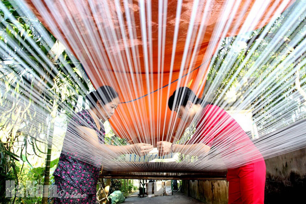 Làng dệt lụa tơ tằm Nha Xá