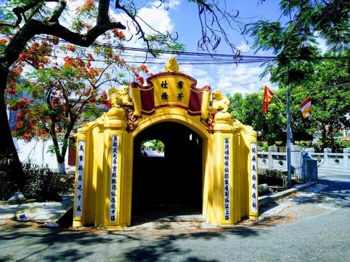 Cầu ngói chợ Lương