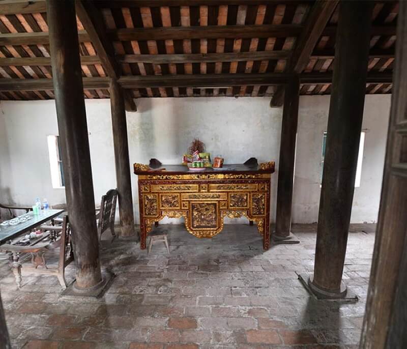 Ba Kienは、文化的および歴史的価値を持ついくつかの古代のアーティファクトを保管する場所でもあります。