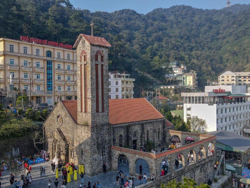 タムダオストーン教会の建築と芸術