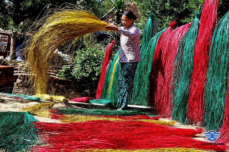 Nguyên liệu làm chiếu từ cây Cói và sợi Đay