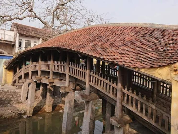 Cầu ngói chợ Lương