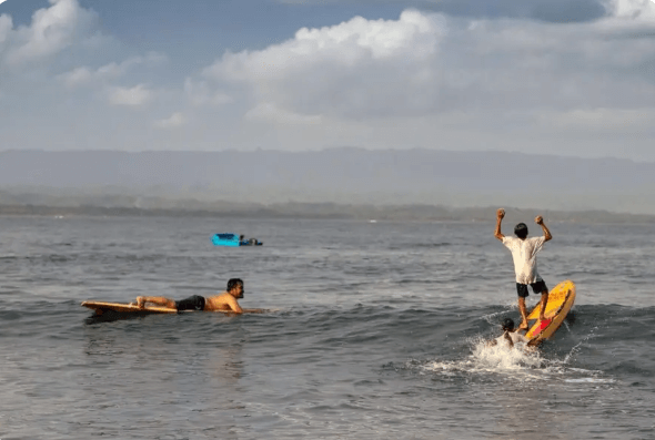 夏には、quat lam beachは頻繁に観光客で混雑しています