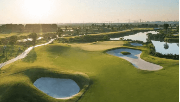 Sân golf 36 hố đẳng cấp, hứa hẹn mang đến cho bạn những trải nghiệm ấn tượng