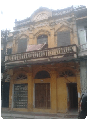 フランスの建築は、旧市街の多くの家でマークされています（83 Hoang Van Thu）。