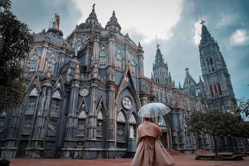 教会の「ファサード」の角は、多くの美しい瞬間を生み出すための座標です