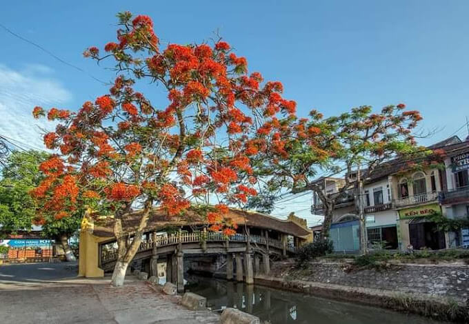 Cầu ngói chợ Lương