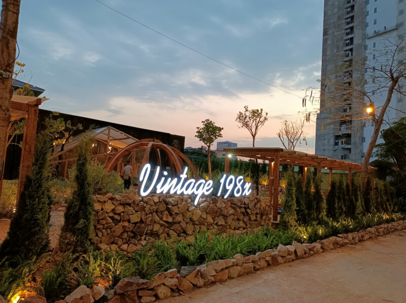 Vintage 198x – Nơi Đưa Bạn Trở Về Không Gian Cổ Điển Ấm Áp