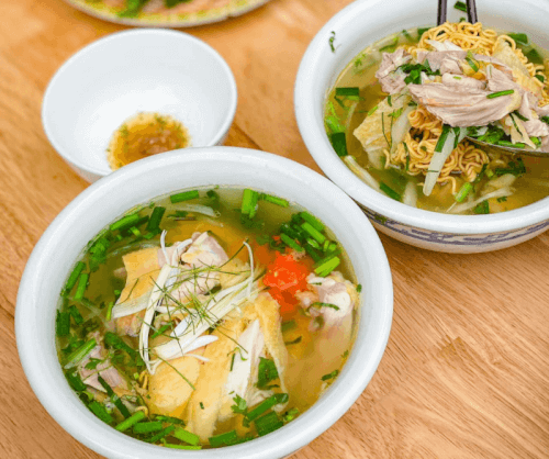 Ăn Gì Ở Bãi Cháy? Gợi Ý Quán Phở Gà Tuấn Hiếu Ngon Chuẩn Vị