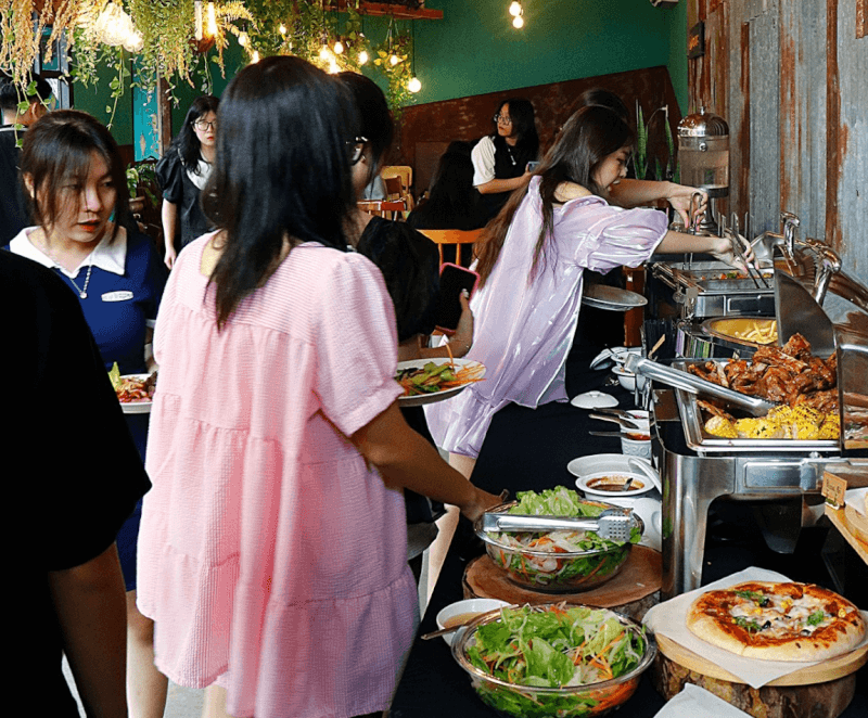 Thưởng Thức Ẩm Thực Và Không Gian Vintage Tại Mèo Ú Kitchen