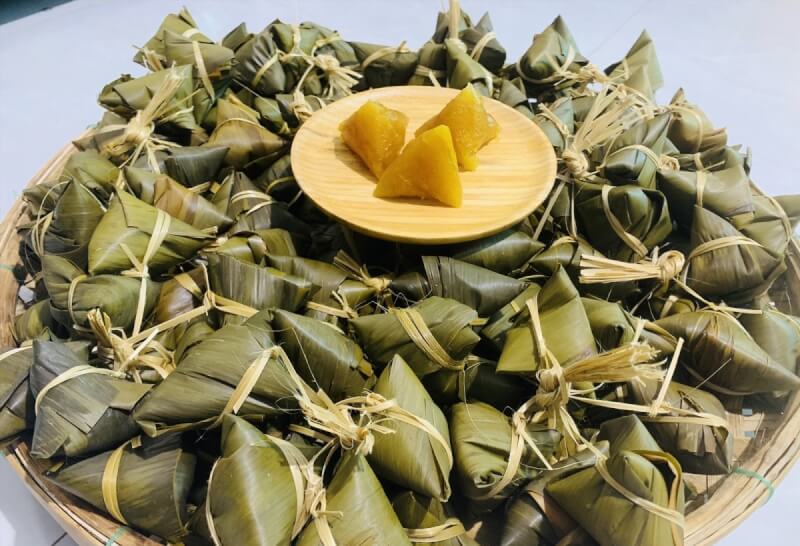 Thưởng Thức Bánh Ú Vĩnh Long – Món Ngon Khiến Ai Cũng Nhớ