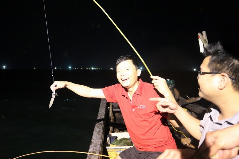 Trà Cổ Đêm Huyền Bí: Trải Nghiệm Câu Mực Đầy Hấp Dẫn