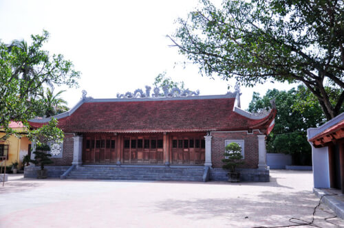 Vẻ Đẹp Cổ Kính Và Thiêng Liêng Của Đình Yên Giang