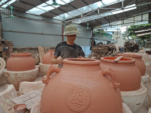 Trải Nghiệm Làm Gốm Thủ Công Tại Làng Nghề Vĩnh Hồng Đông Triều