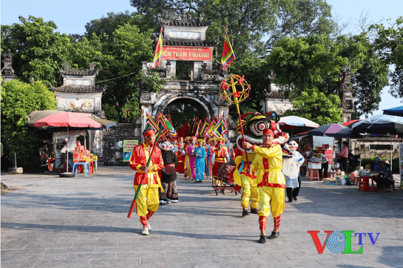 쩐트엉 사원 축제