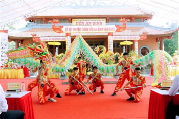 Sinh Temple 전통 축제
