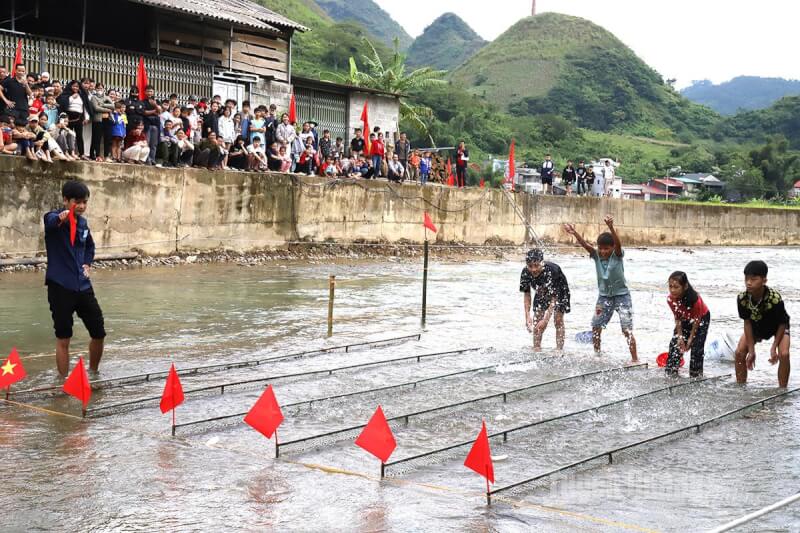 Tay족의 물고기 축제