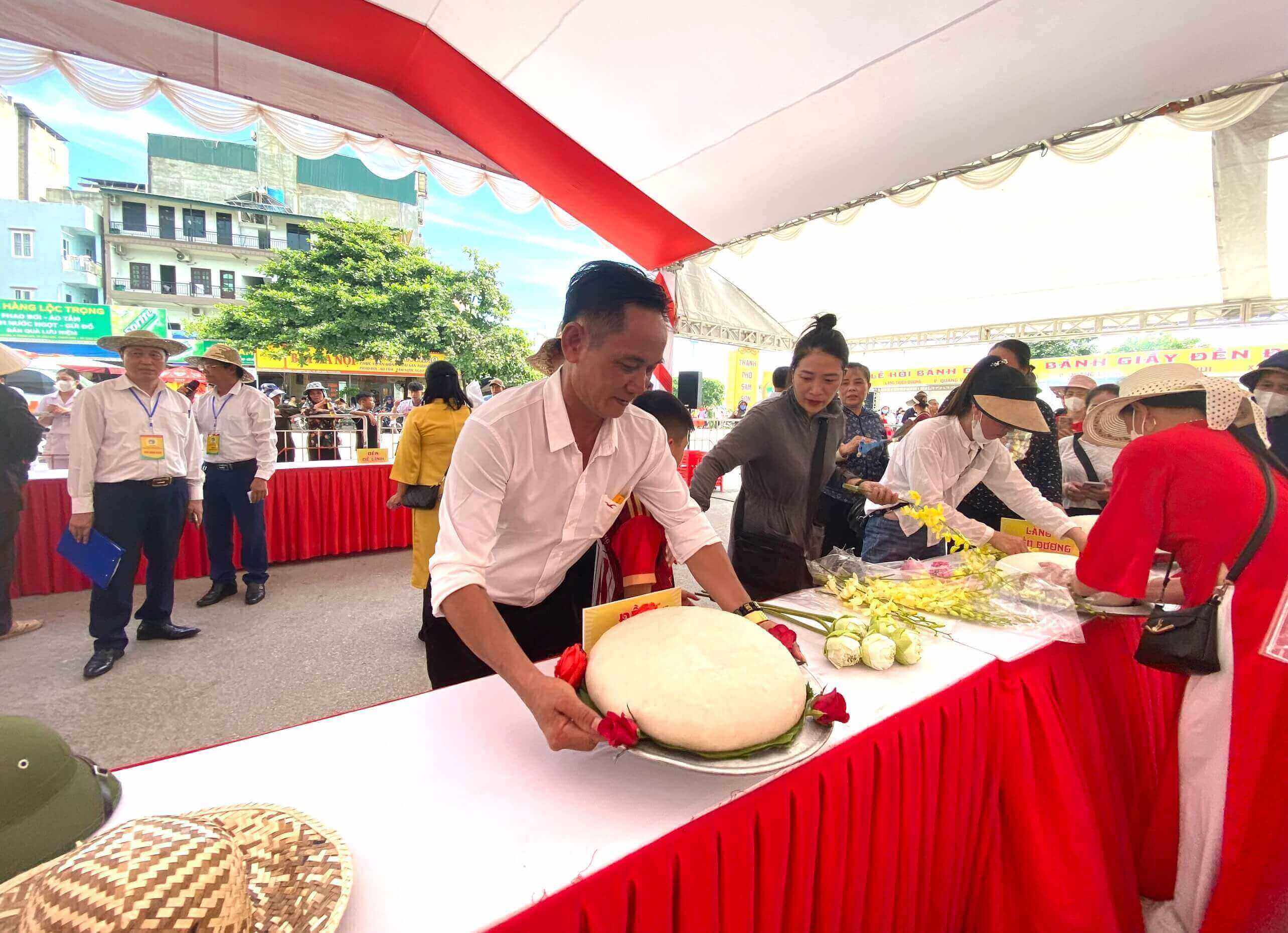 반 정 축제, 신발