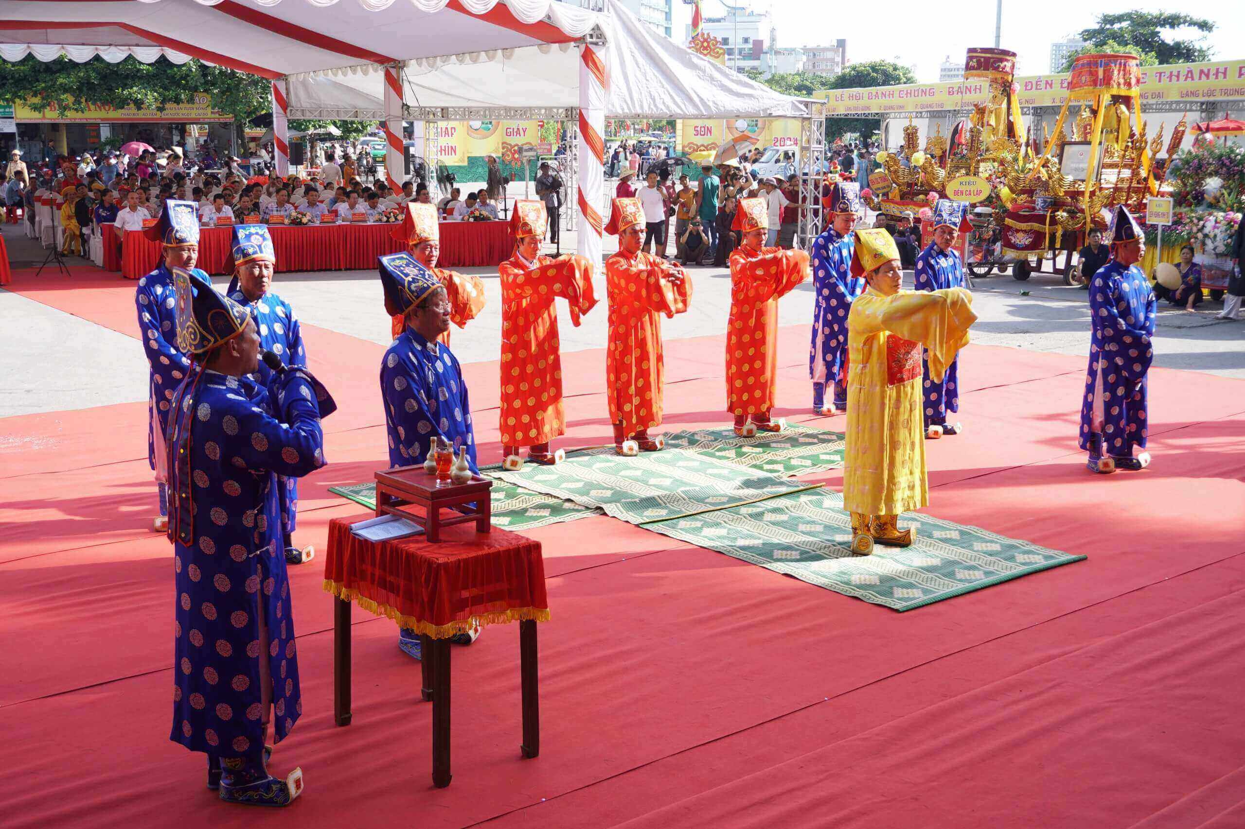 반 정 축제, 신발
