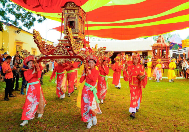 코드 축제 - Hoang Chau Palanquin의 행렬