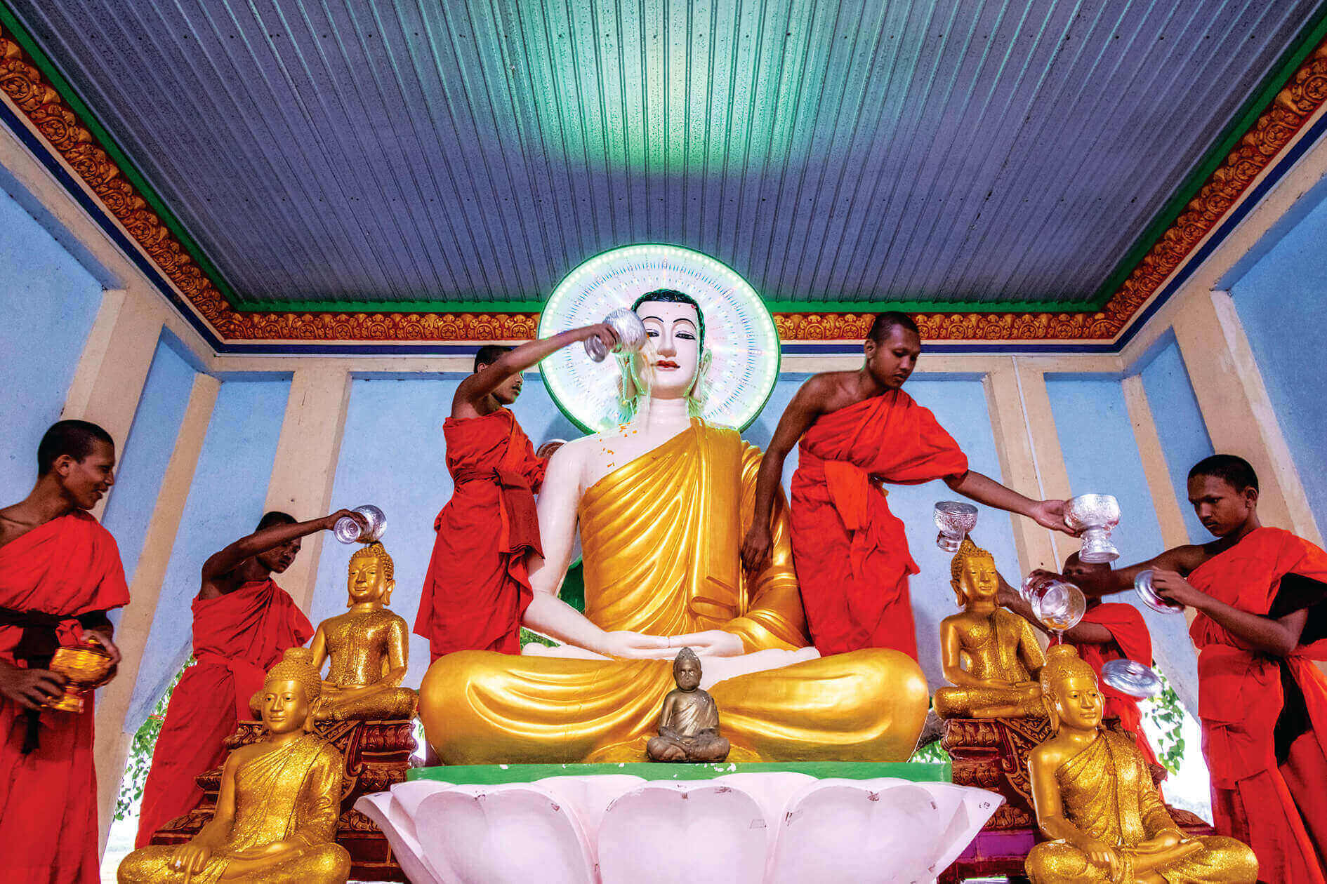 환영하는 Tet Holiday, 2025