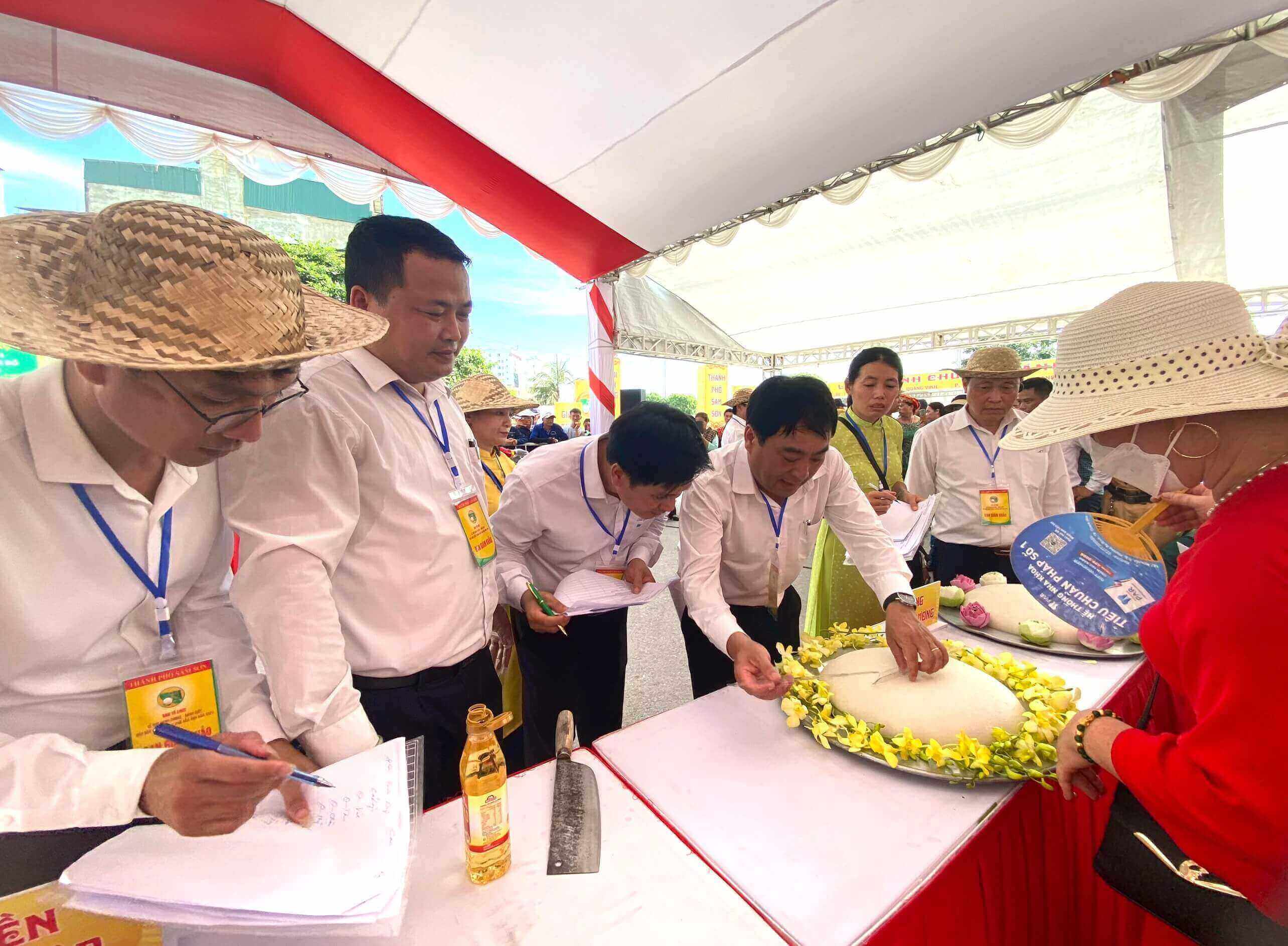 반 정 축제, 신발