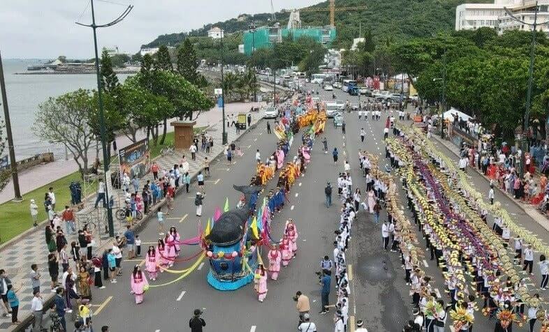 붕따우의 Nghinh Ong Thang Tam 축제
