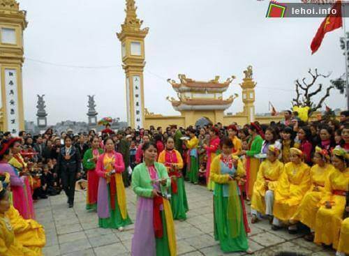 Pham Tu Dinh Dinh 축제