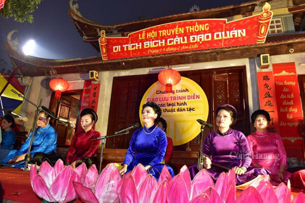 Bich Cau Temple Festival