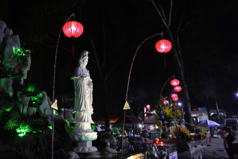 Ceremony to Bodhisattva Avalokiteshvara (Avalokiteśvara ordained as a monk)