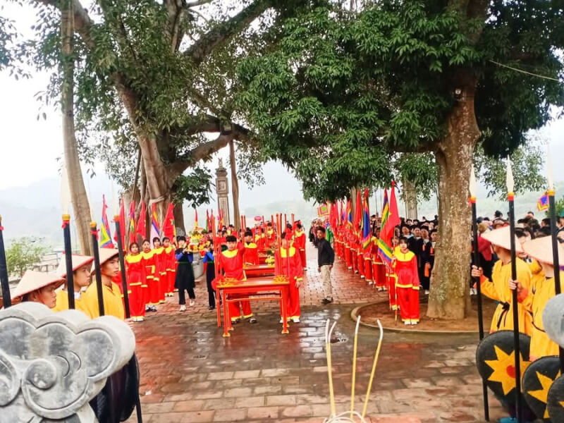 누옥손(Nhuoc Son) 사원 축제 