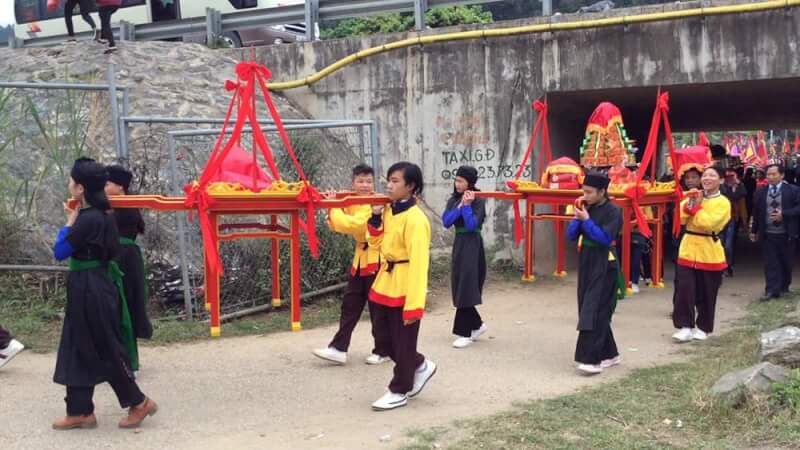 누옥손(Nhuoc Son) 사원 축제 