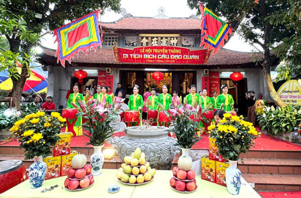 Bich Cau Temple Festival